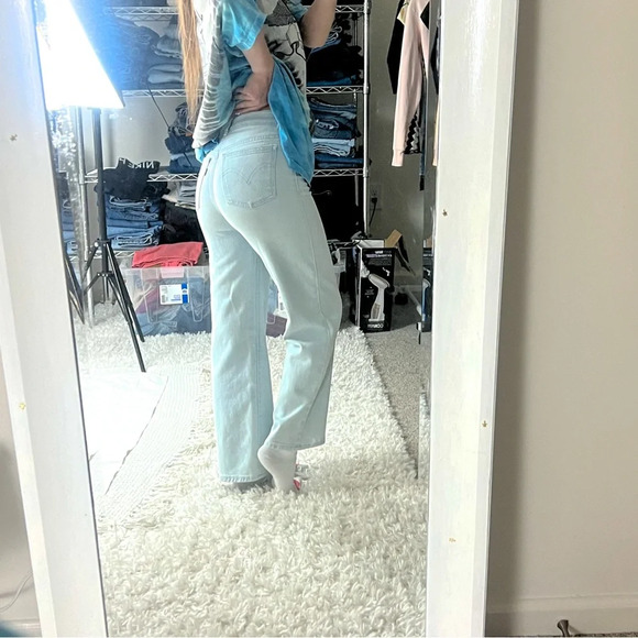 Levi’s Silvertab Light Wash Baggy Jeans - Picture 8 of 11